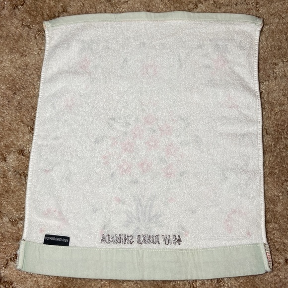 49 AV Junko Shimada Rare Floral Hand Towel - Picture 2 of 6